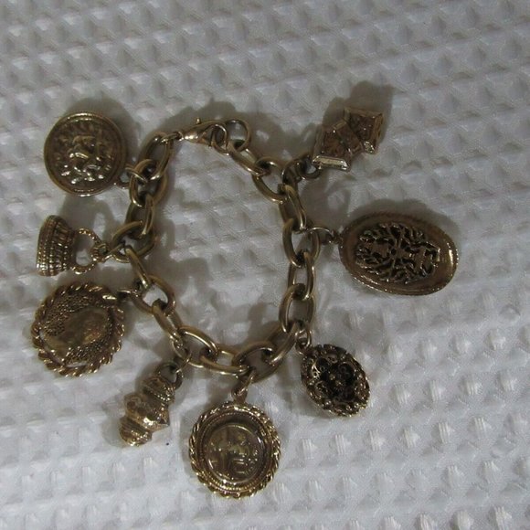 Heavy Chain Bracelet -Gold Color - Costume Jewelry - Picture 9 of 9